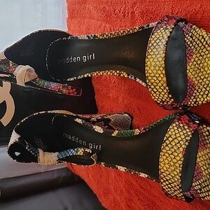 Madden girl, Multicolor sandals.